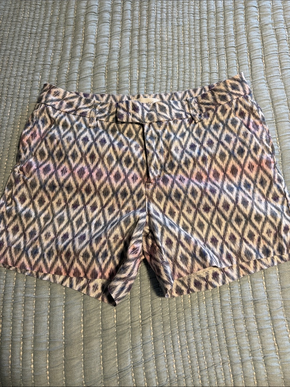 LEVEL 99: Patterned Women's Shorts in Pink and Gray